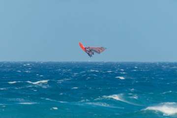 Volando sobre las olas (Foto Antonio Rico)